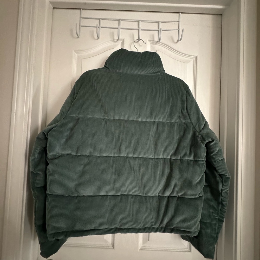 Hollister women’s corduroy puffer jacket - Picture 2 of 3
